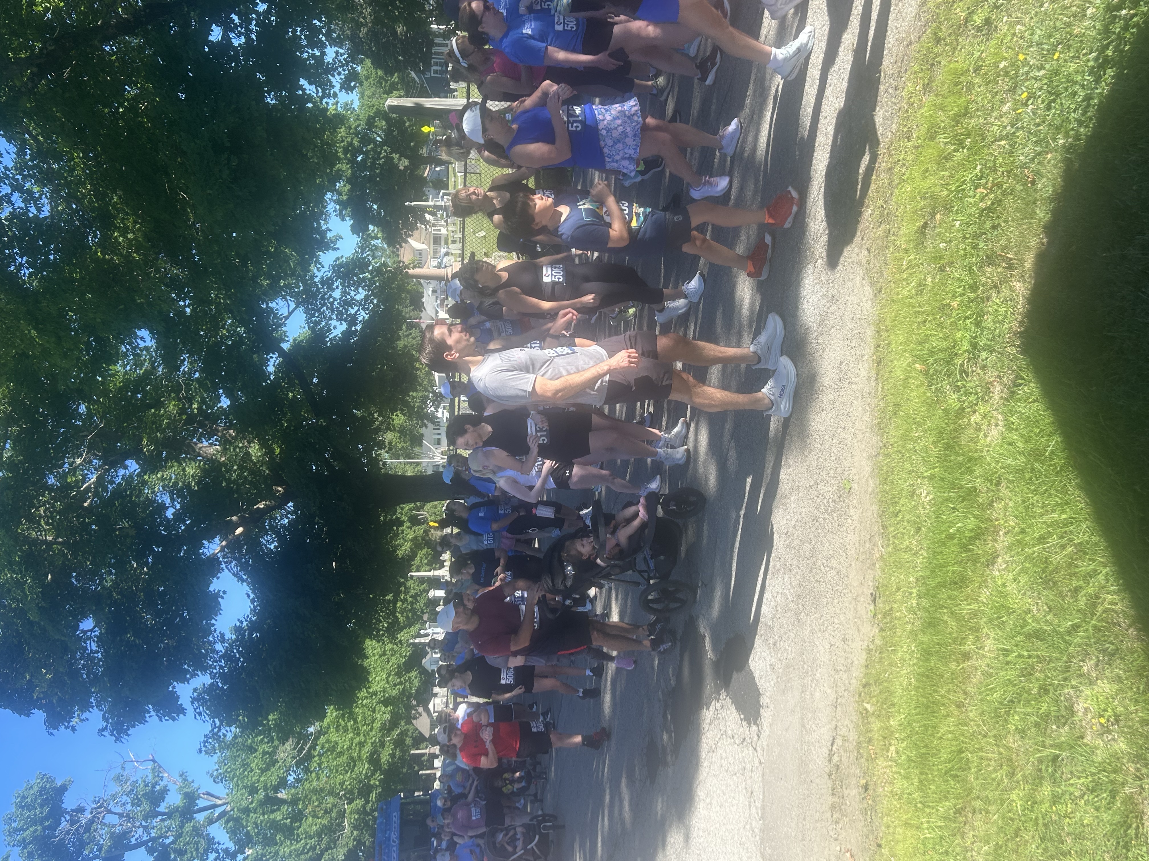 Crowd of runners at the race start line