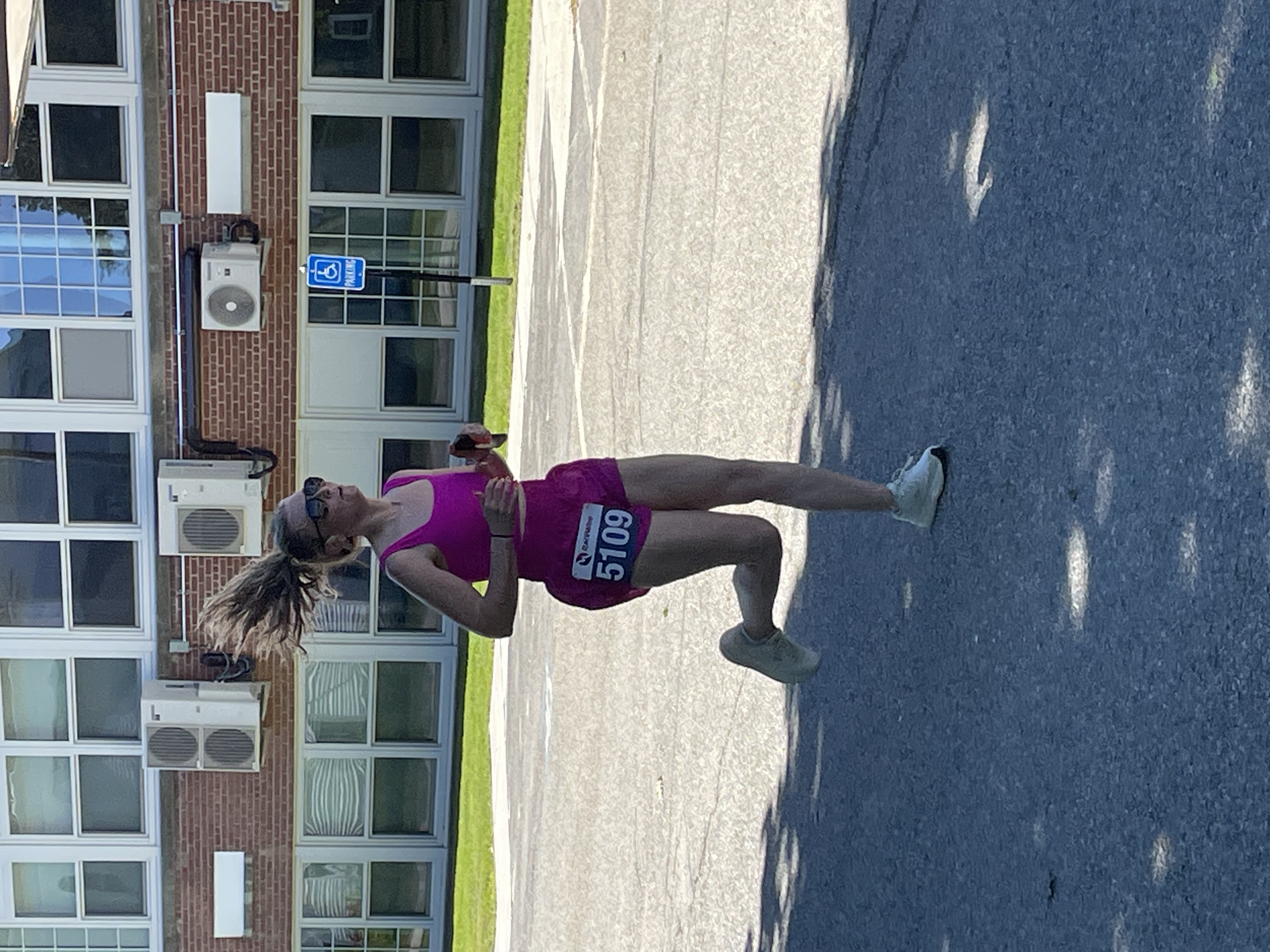 Runner with bib number 5109 at the JAK-L 5K