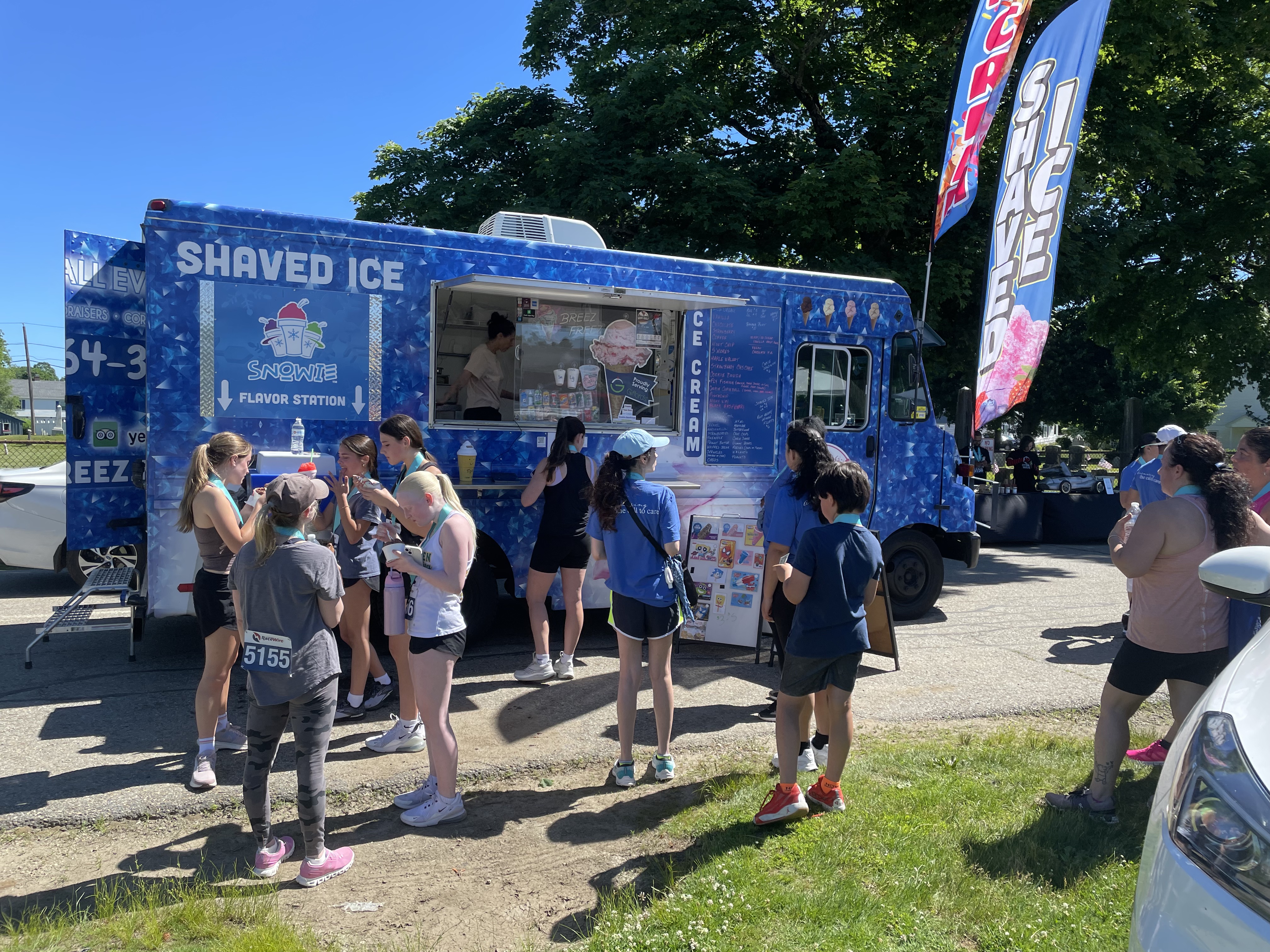 Shaved ice truck with runners at the 5K